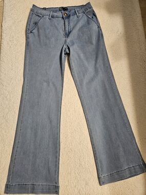 Light Blue Wide-Leg Women's Jeans — Mid Rise Flare